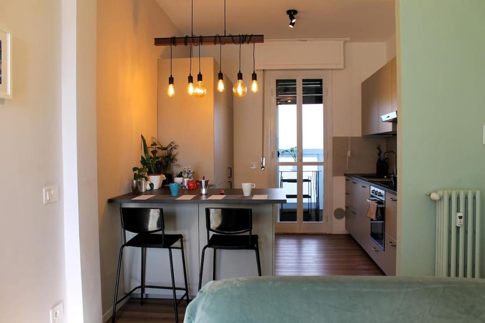 Kitchen or kitchenette, Living room, Seating area, Dining area, stove