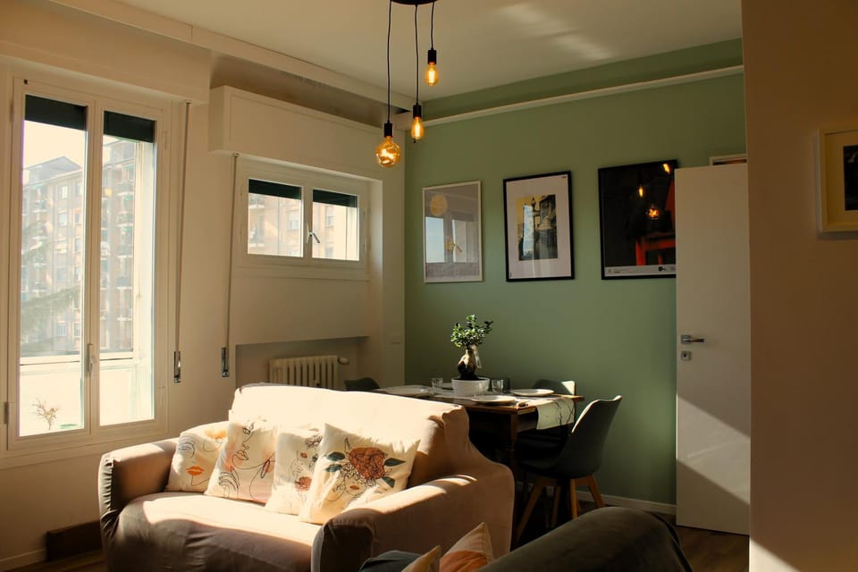 Living room, Seating area, Dining area, internet