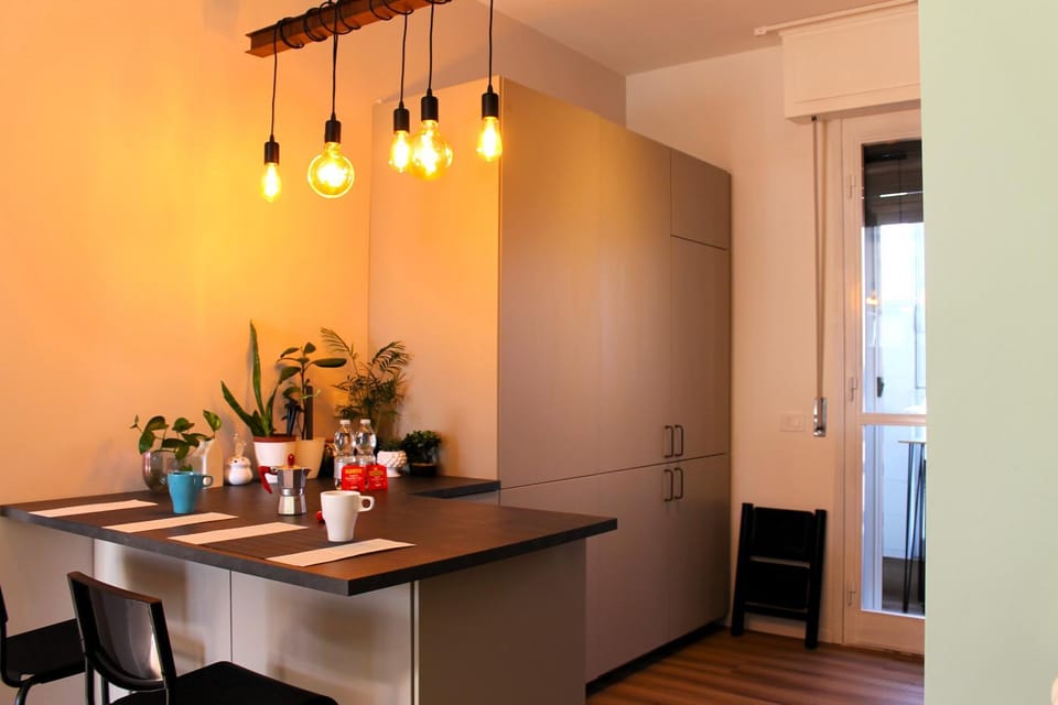 Kitchen or kitchenette, Dining area, oven