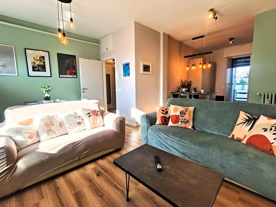 Living room, Seating area, internet