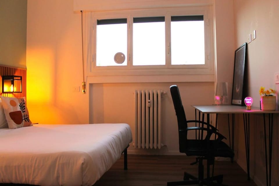 Bed, Photo of the whole room, Bedroom, internet