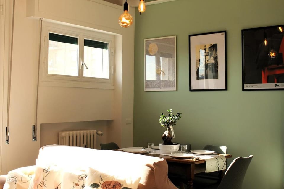 Living room, Seating area, Dining area, internet