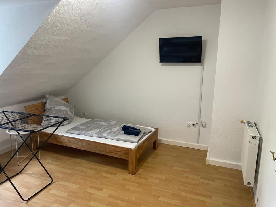 Bed, TV and multimedia, Photo of the whole room, Bedroom