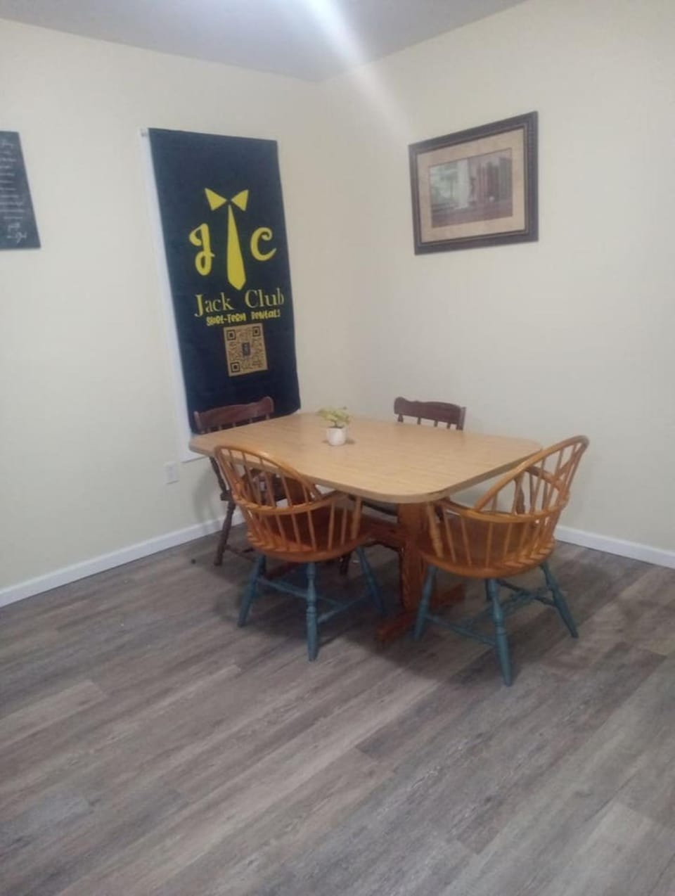 Cozy 3 Bedrooms Full Kitchen Smart TV House in Schenectady