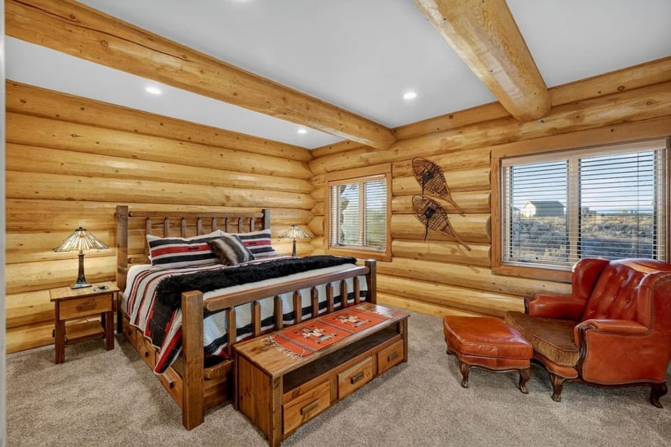 Here & Now | Yellowstone Cabin w/ Hot Tub & Views! Cabin in Idaho