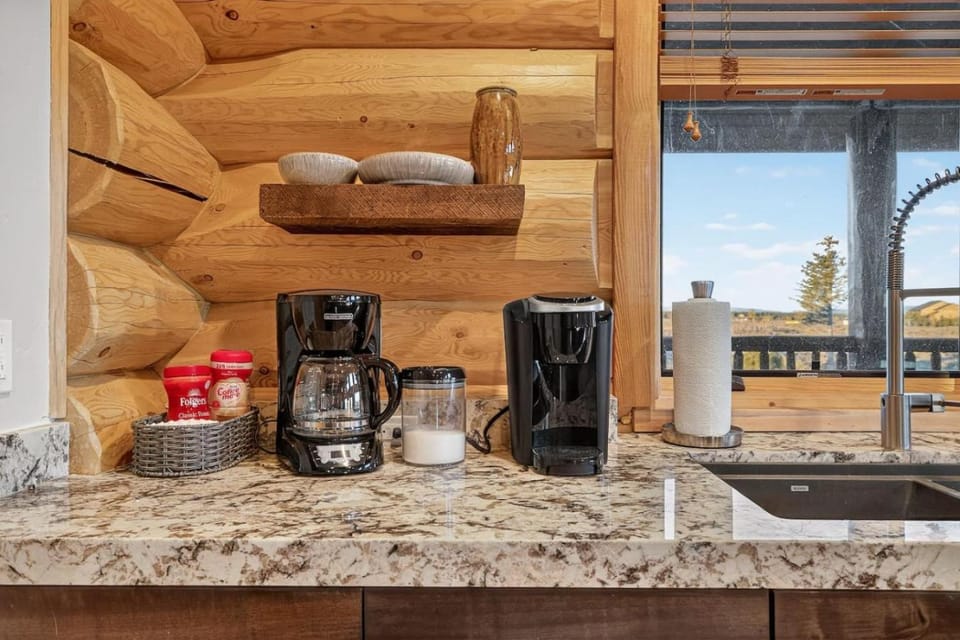 Here & Now | Yellowstone Cabin w/ Hot Tub & Views! Cabin in Idaho