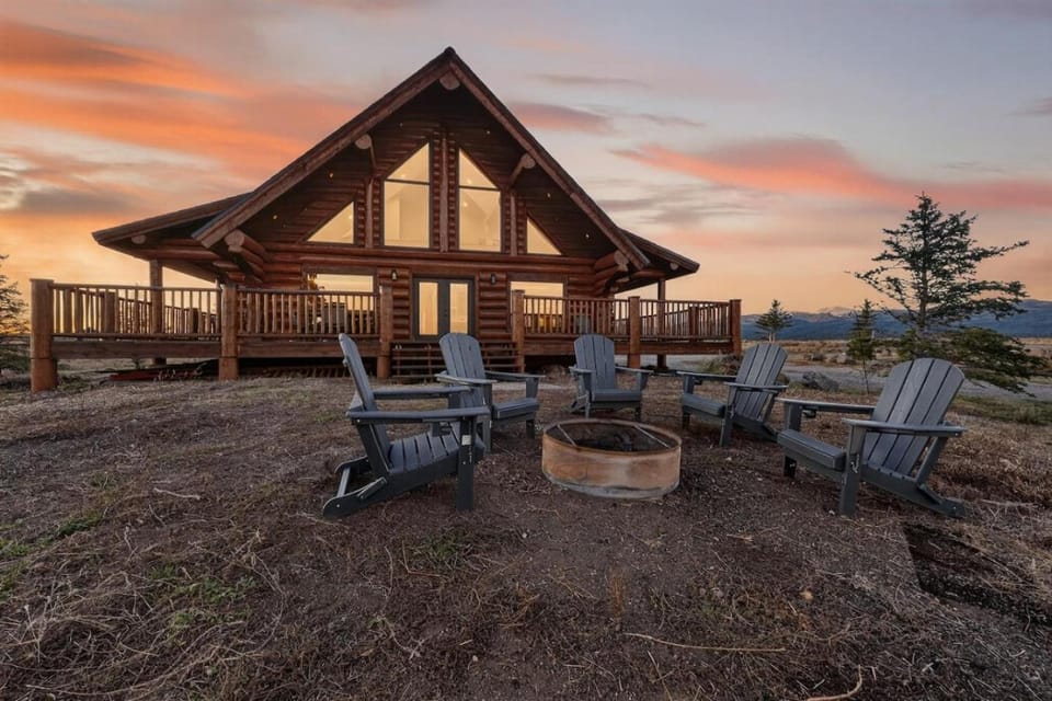 Here & Now | Yellowstone Cabin w/ Hot Tub & Views! Cabin in Idaho