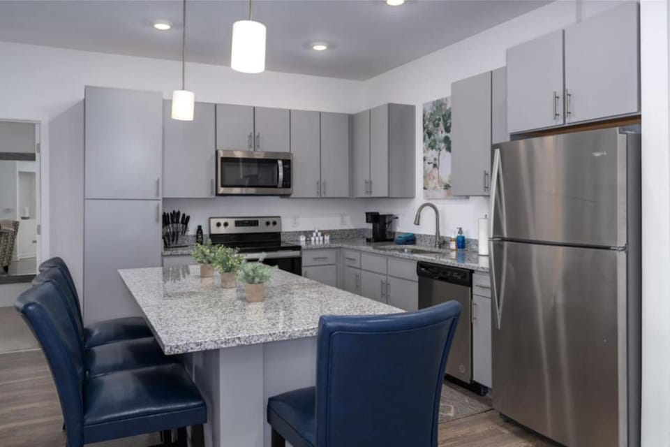 PetFriendly Getaway with Pool and Gym Apartment in Pelham