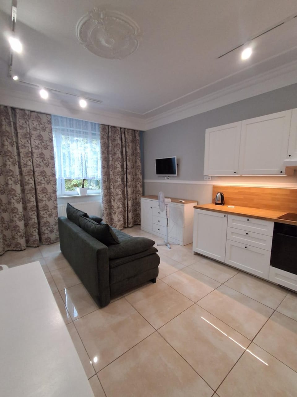 TV and multimedia, Living room, Seating area