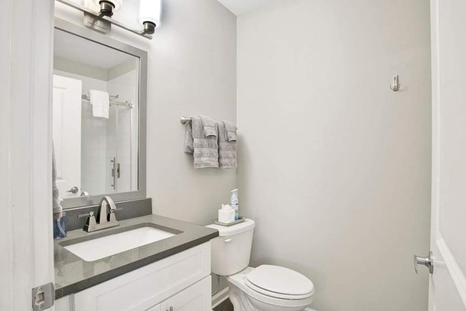 City Center Apartment, Free Parking and Great Views Apartment in Mobile