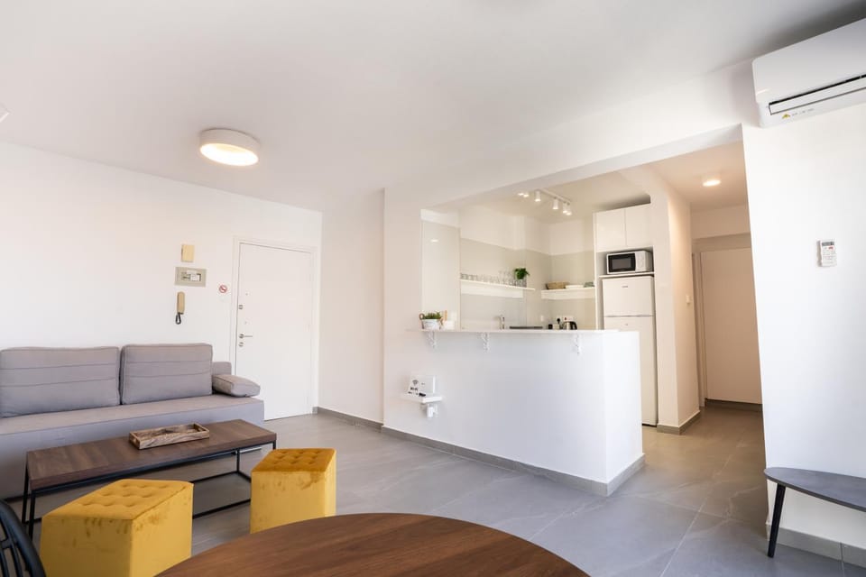 Kitchen or kitchenette, Living room, Seating area, air conditioner