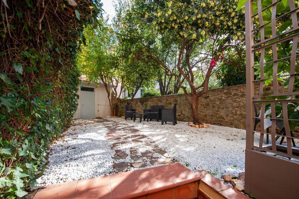 Patio, Spring, Day, Garden, Garden, Balcony/Terrace, Garden view