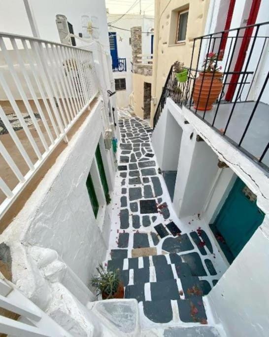 Cabarnus House House in Paros