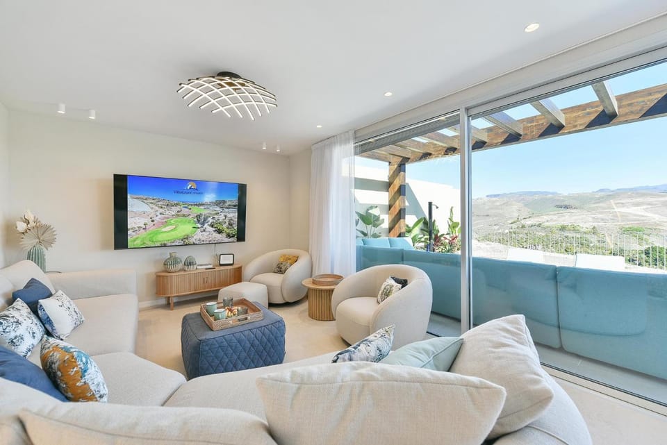 Communal lounge/ TV room, TV and multimedia, Living room, Seating area