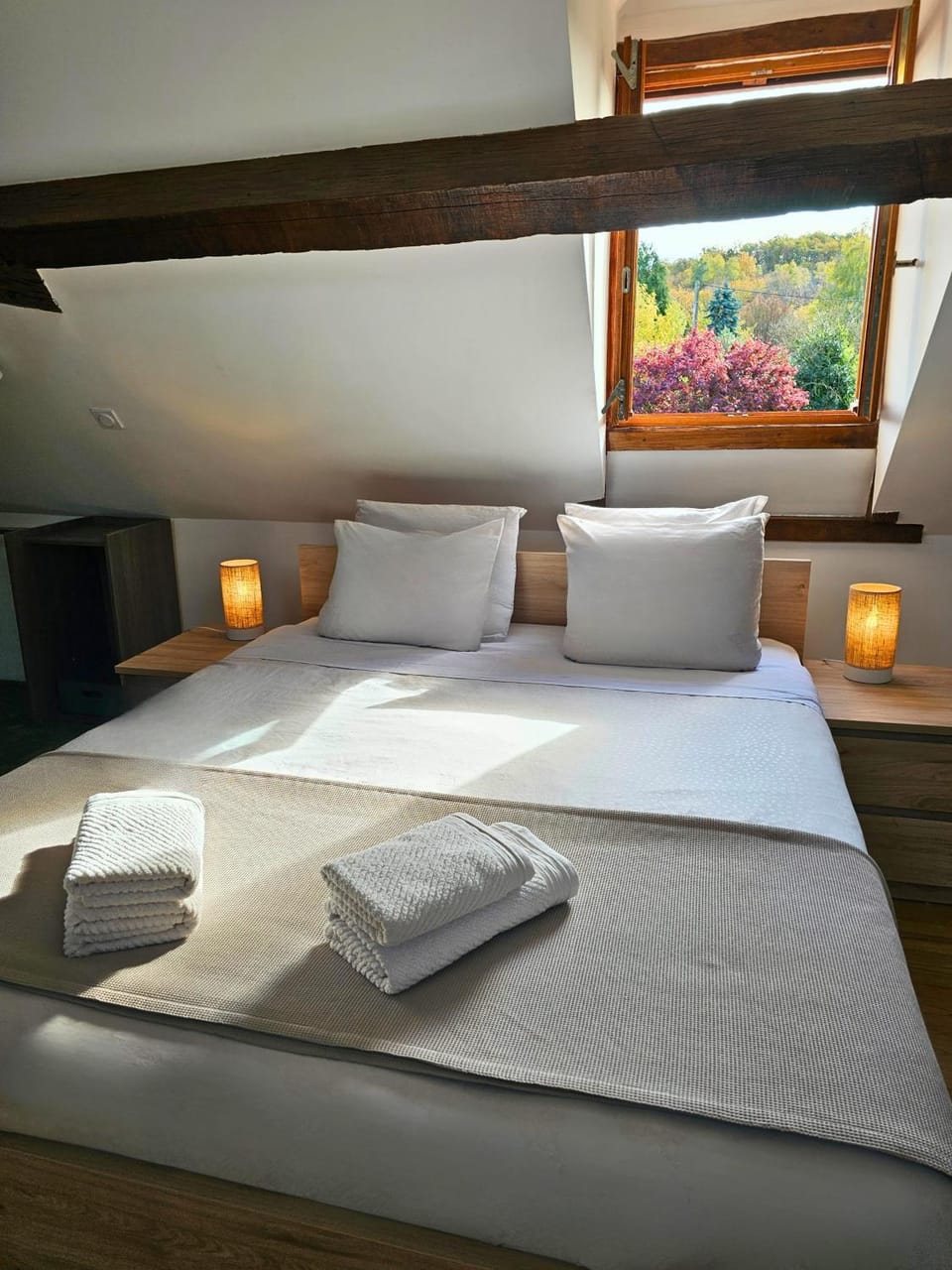 Bed, View (from property/room), Bedroom, Garden view, towels