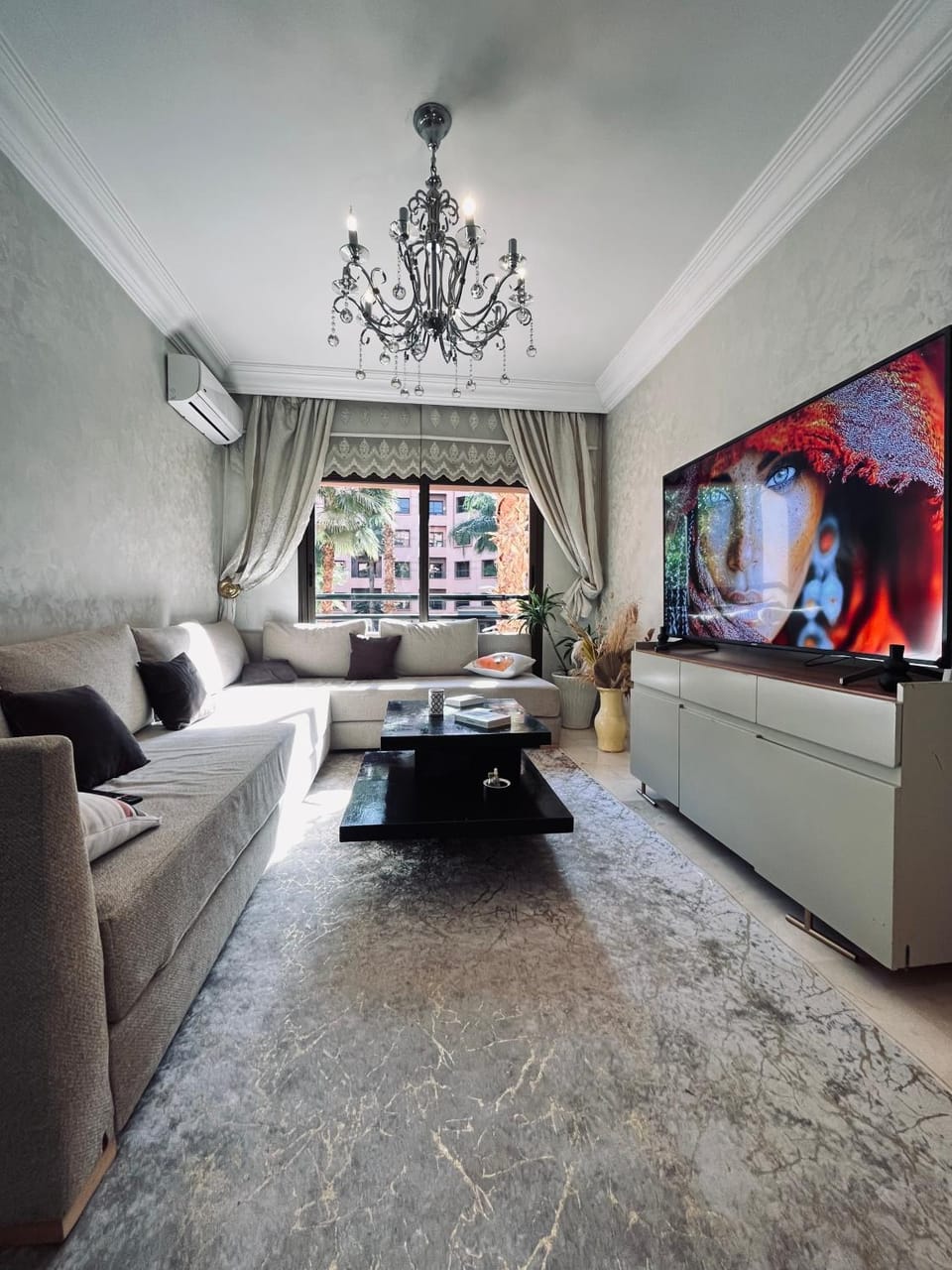 TV and multimedia, Living room, Pool view