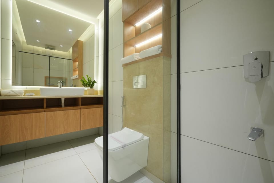 Shower, Toilet, Bathroom, towels