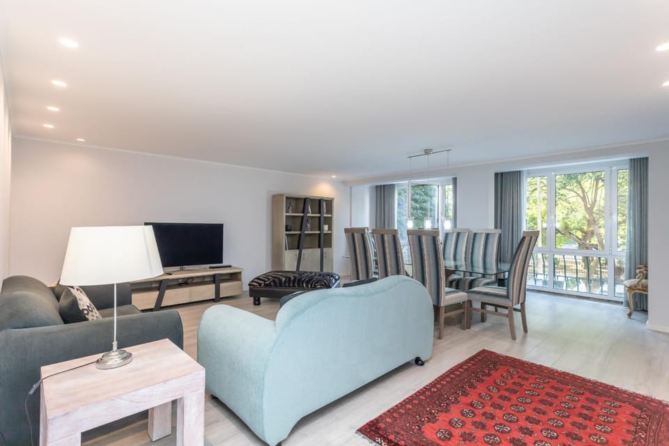 Communal lounge/ TV room, Living room