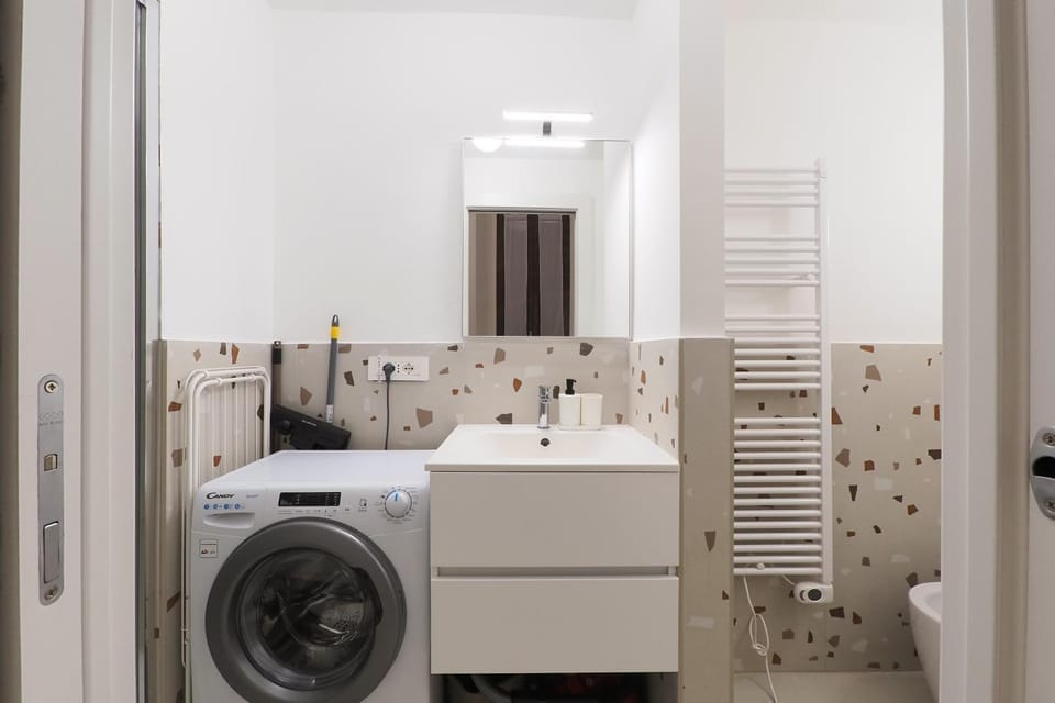 Bathroom, washing machine