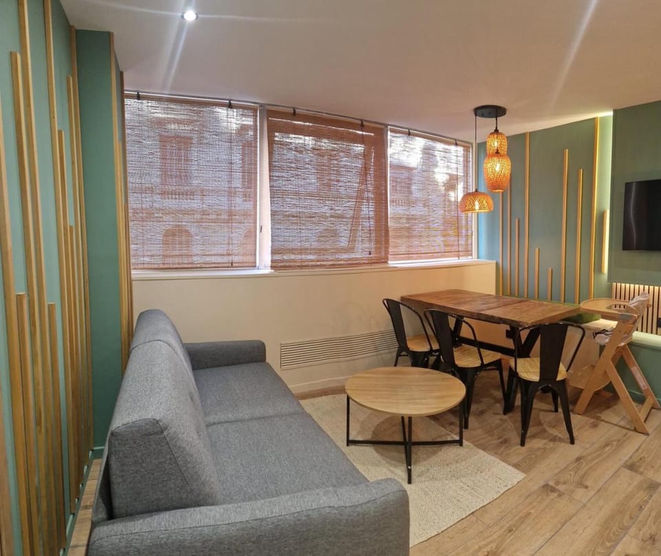 PASTO DROITE Appartement Nice 6P Apartment in Nice
