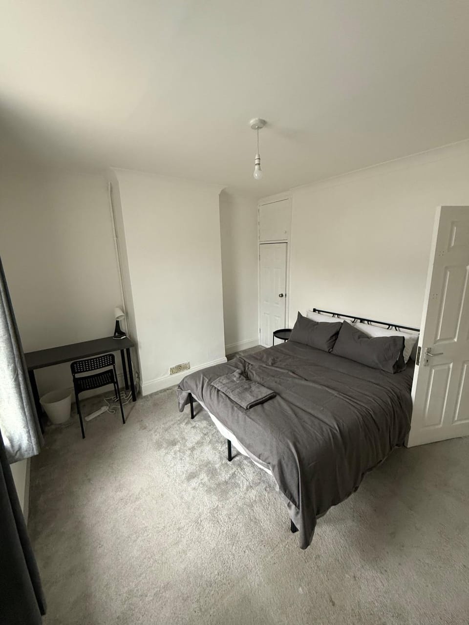 Spacious Comfort Meets Stylish Convenience - Your Perfect 3-Bedroom Apartment in Grays