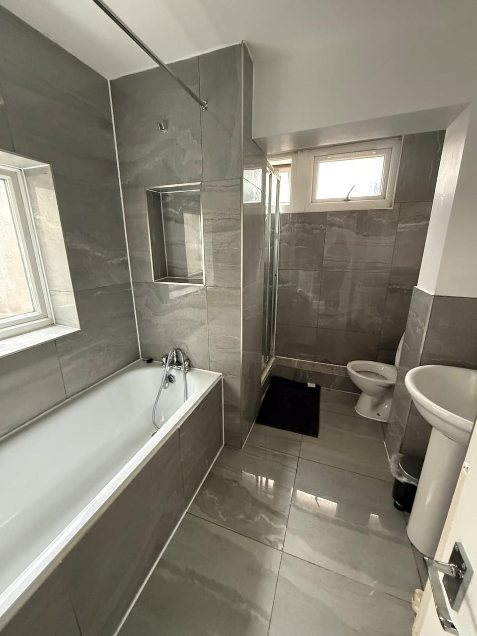 Spacious Comfort Meets Stylish Convenience - Your Perfect 3-Bedroom Apartment in Grays