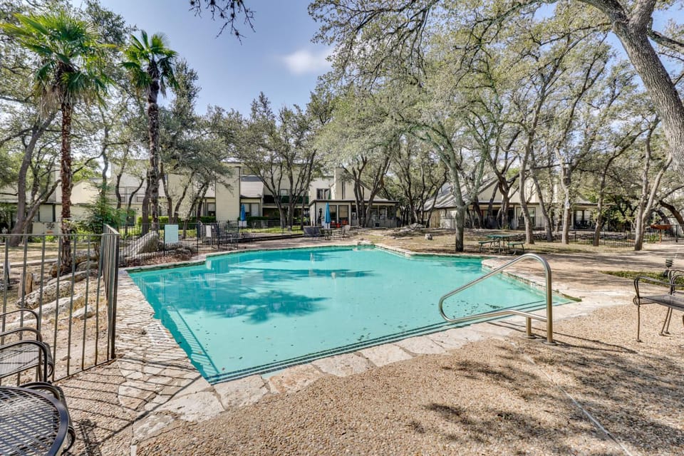 Family Retreat half Mi to Lake Travis Pets Welcome Apartment in Lakeway