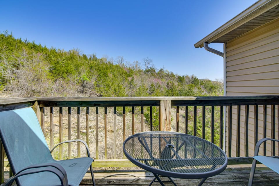 ‘Whimsy on the Hillside!' Family Condo in Branson House in Branson