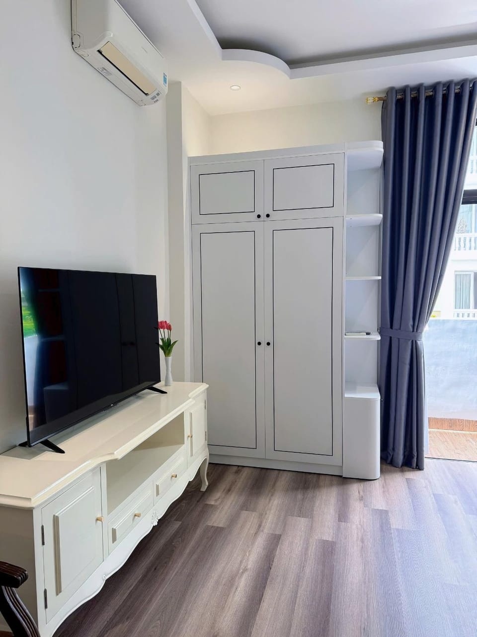 Communal lounge/ TV room, Communal lounge/ TV room, Evening entertainment, wardrobe, air conditioner