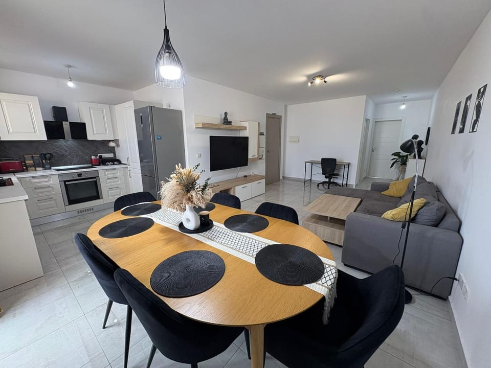 Kitchen or kitchenette, Living room, Dining area