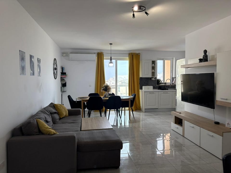 Living room, Seating area, Dining area, Evening entertainment