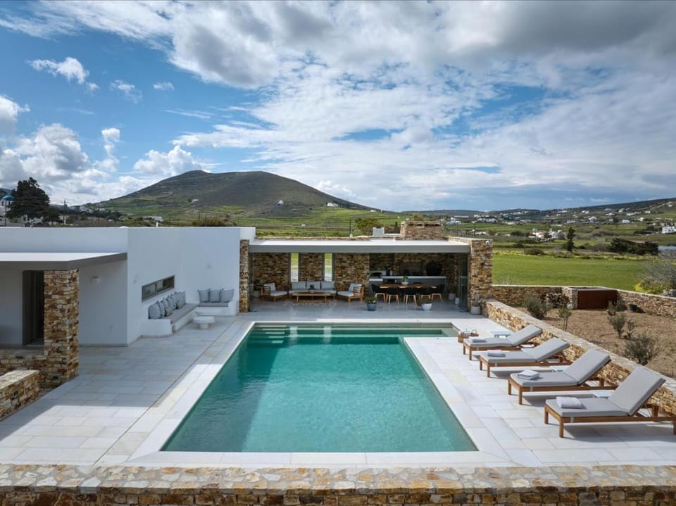 Property building, Patio, Natural landscape, Swimming pool, Swimming pool