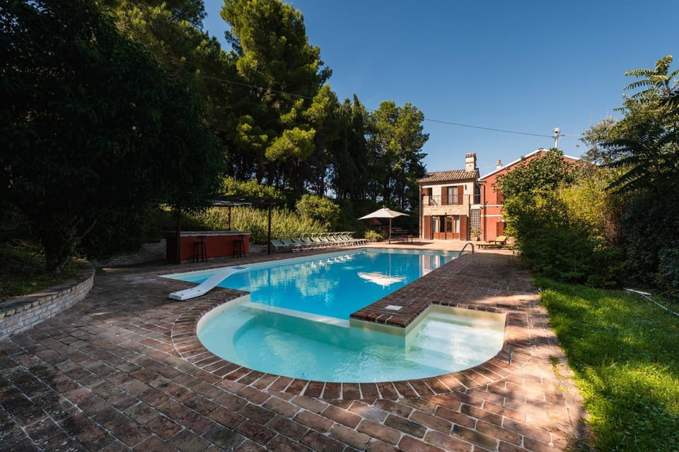 Property building, Day, Garden, Garden view, Pool view, Swimming pool, Swimming pool, sunbed