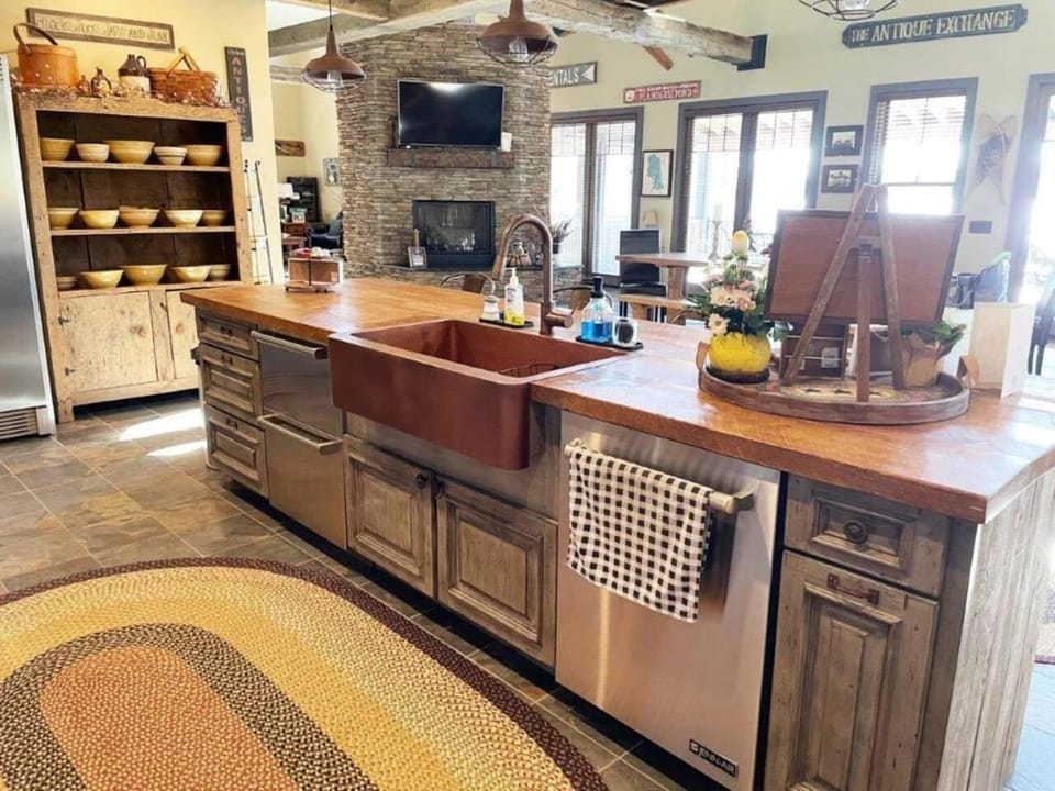 Downeast Sunset Luxury Lakehouse House in Sullivan