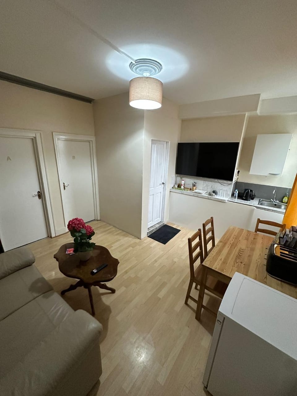 TV and multimedia, Kitchen or kitchenette, Dining area