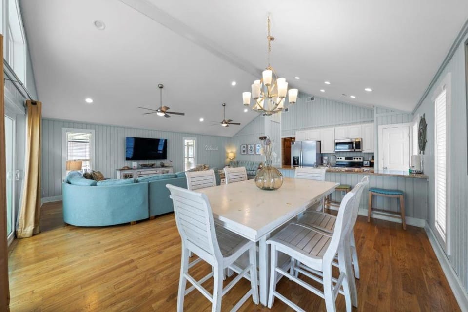 4 Shore by Youngs Suncoast House in West Beach
