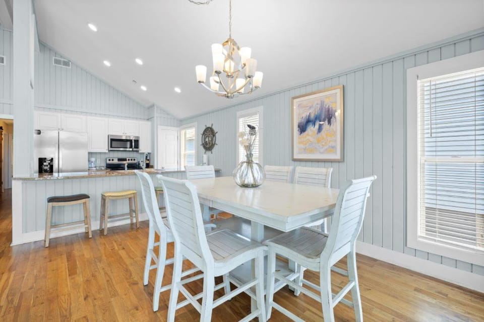 4 Shore by Youngs Suncoast House in West Beach
