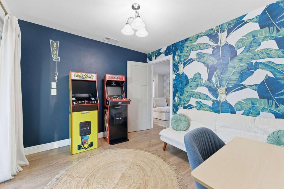 Heated Pool Near Beaches Arcade Games Family House in Bradenton