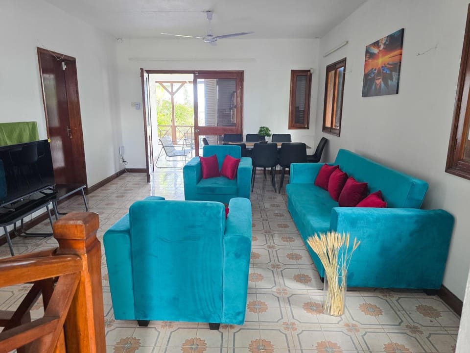 Spacious Seafront Villa with seaview terrace and beach access Villa in Rivière du Rempart District, Mauritius