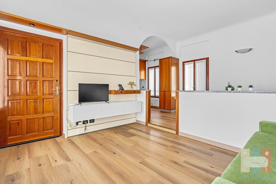 Communal lounge/ TV room, TV and multimedia, wardrobe