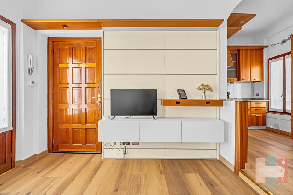 TV and multimedia, Kitchen or kitchenette, wardrobe