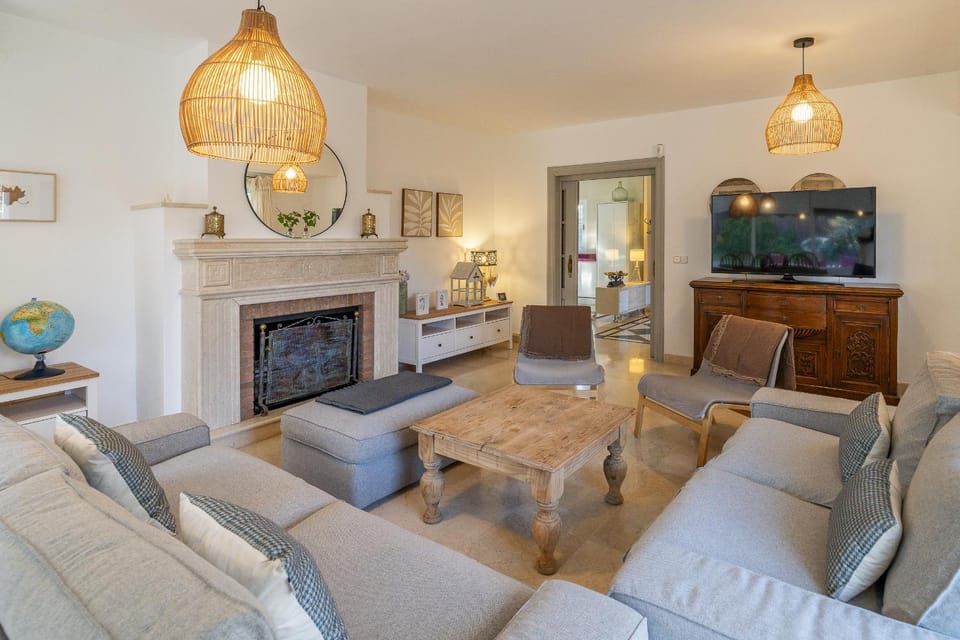 Communal lounge/ TV room, Living room