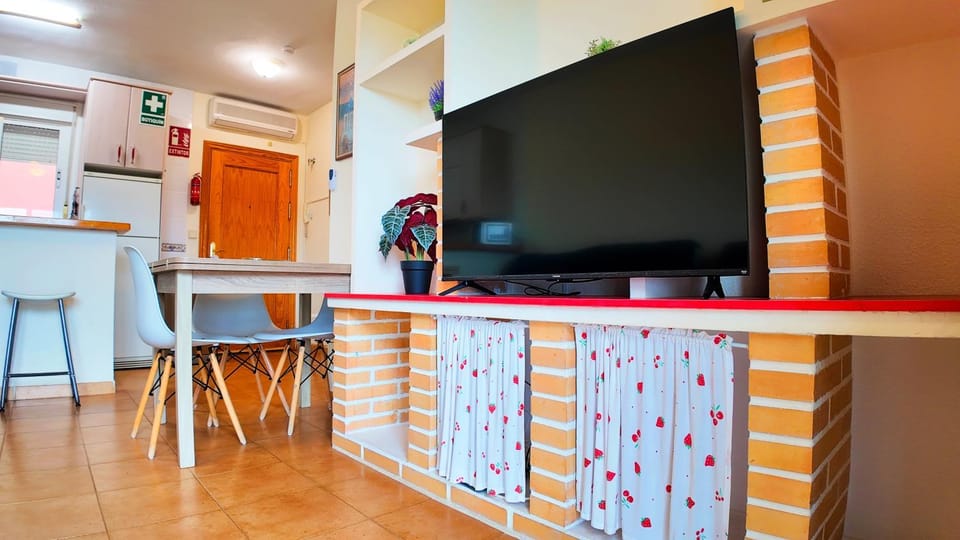 TV and multimedia, Kitchen or kitchenette, Dining area, air conditioner