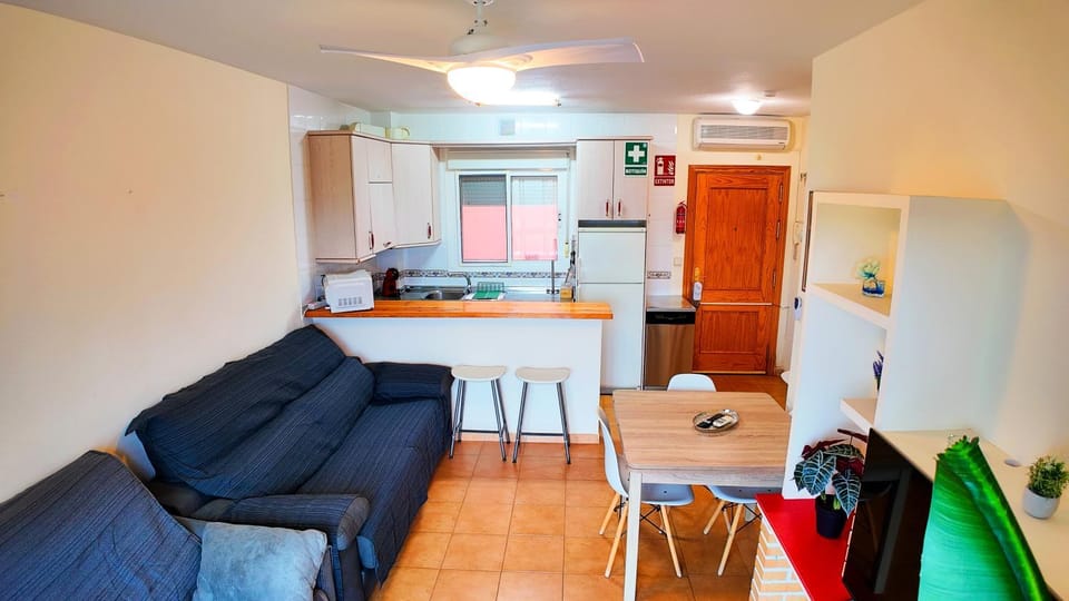 Kitchen or kitchenette, Living room, Seating area, Dining area, oven, pet friendly