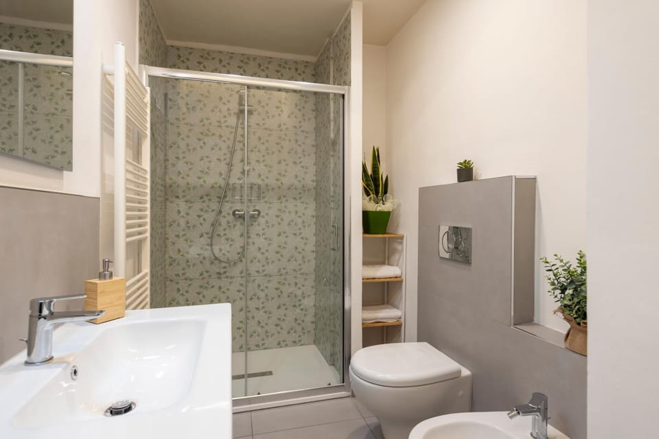 Shower, Toilet, Bathroom, bidet, towels