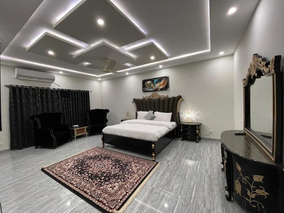 Bed, TV and multimedia, Photo of the whole room, Bedroom, air conditioner