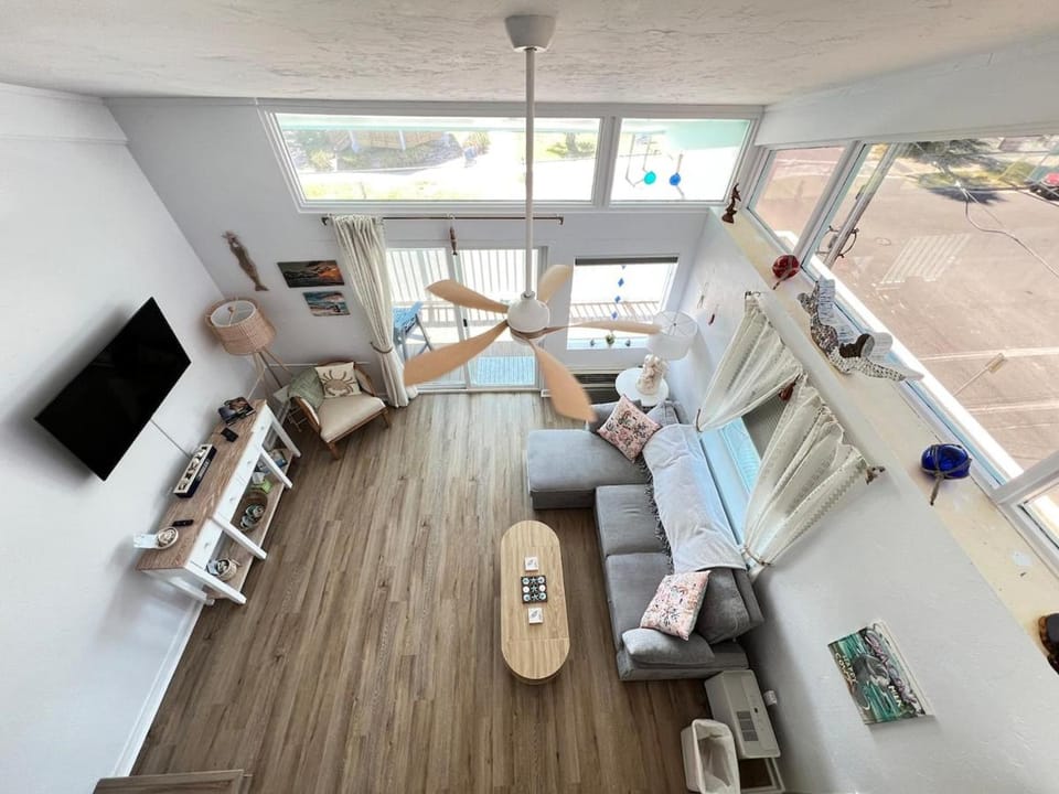 Beautiful Sky 332 Apartment in Cedar Key