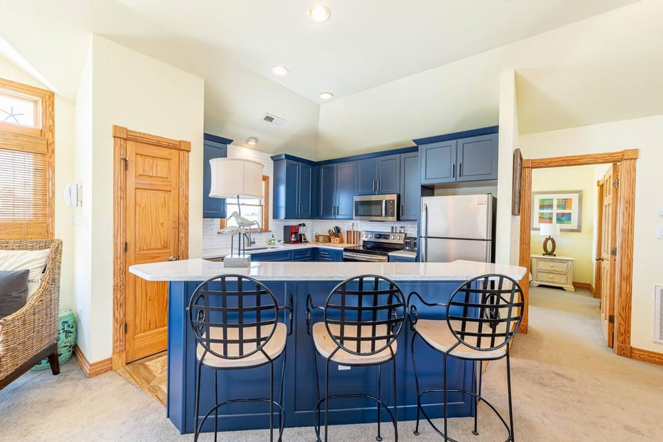 Mahalo - Villages at Ocean Hill, 430 Yds to Beach, Pool, Hot Tub, Pets OK, Community Amenities House in Corolla