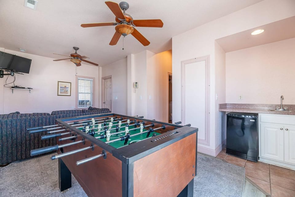 Sandy Paws - KDH MP 9.5, Semi-Oceanfront, Ocean View, 100 Yds to Beach, Elevator, Pool, Hot Tub, Pets OK House in Kill Devil Hills