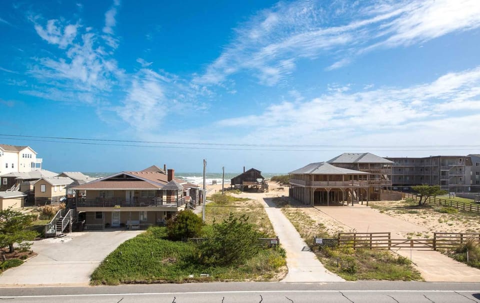 Sandy Paws - KDH MP 9.5, Semi-Oceanfront, Ocean View, 100 Yds to Beach, Elevator, Pool, Hot Tub, Pets OK House in Kill Devil Hills